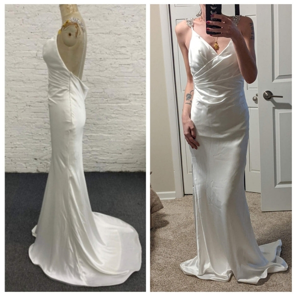 Satin Low Back Wedding Gown ✨ FREE VEIL ✨ - Picture 14 of 15
